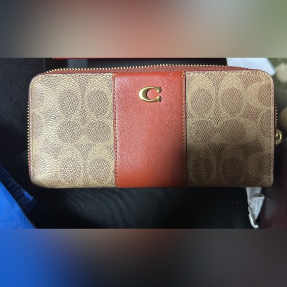 Coach - Picture 2 of 2